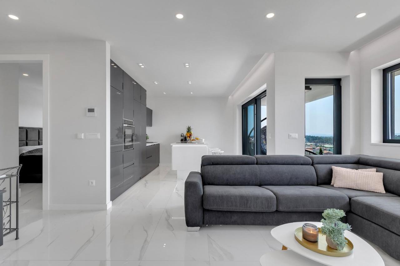 Luxury Seaview Apartment Dzenan Макарска Екстериор снимка
